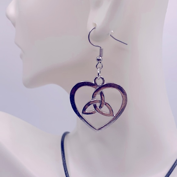 💜3 for$33 ♥️NWT Hand Crafted Celtic Knot Heart Earrings ♥️ - Picture 5 of 10